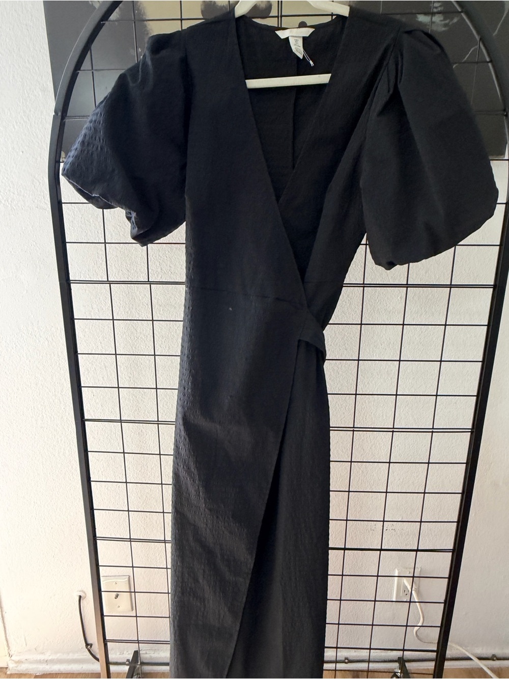 Preloved H&M Black Puff-Sleeve Wrap Midi Dress